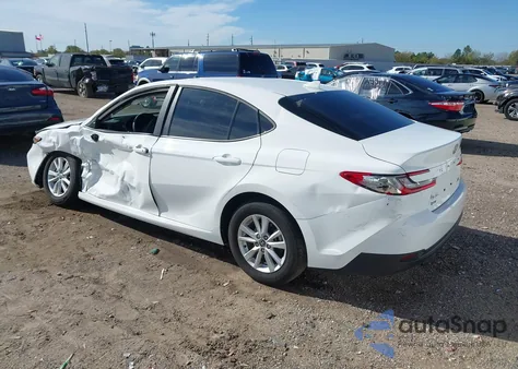 2025 Toyota Camry Le z USA, uszkodzony, nr VIN 4T1DAACK2SU019576